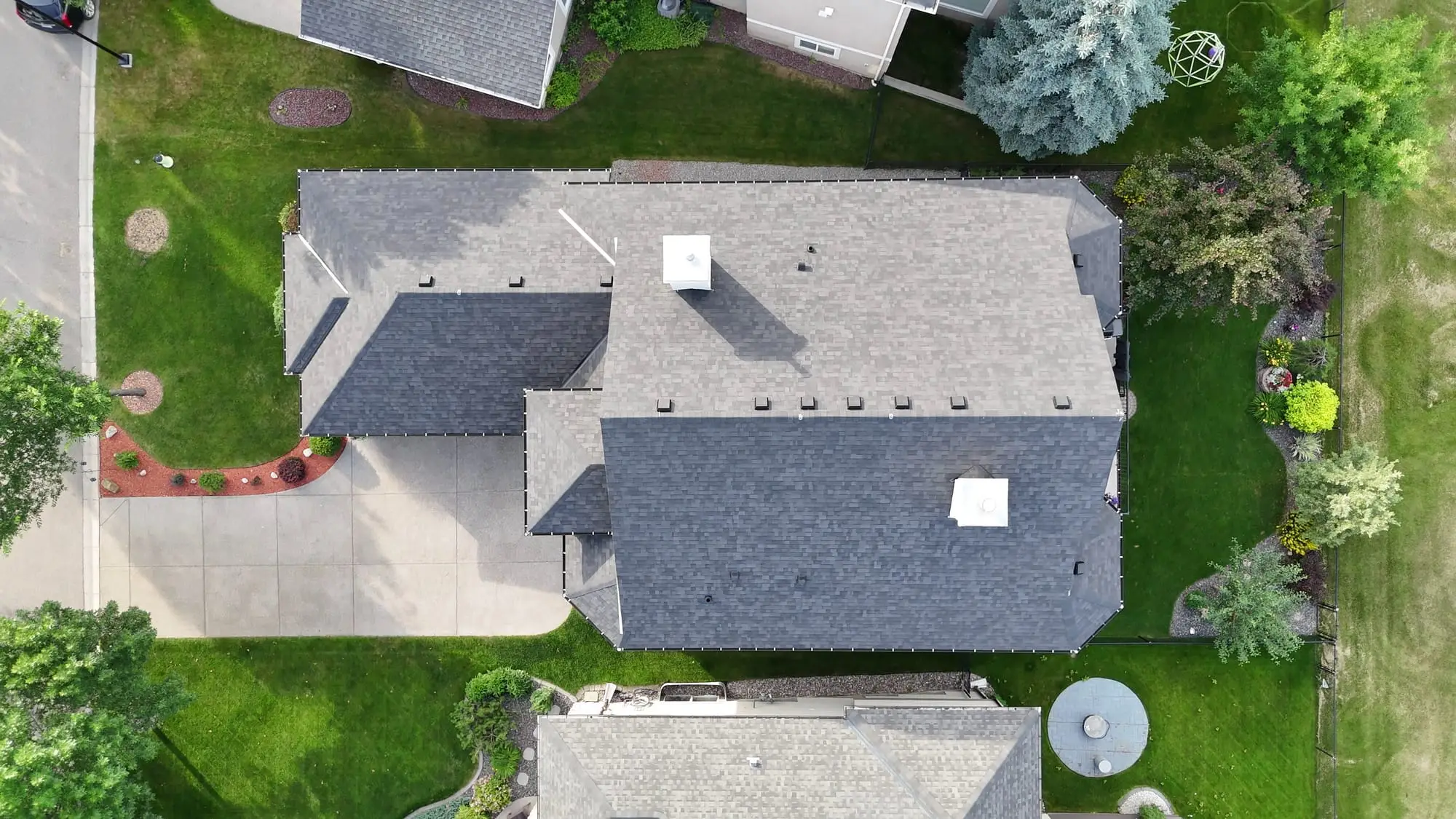 Dark asphalt shingle texture
